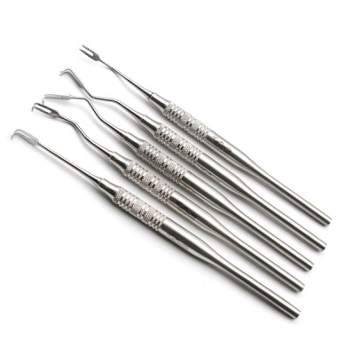 Tissue Retractors